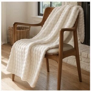 Hythe Bubble Blanket - Brand New